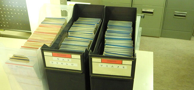 派遣先企業から回収した大量のタイムカード