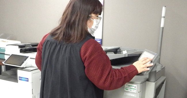 チラシやPOPを自社で制作するために導入したオンデマンドプリンター