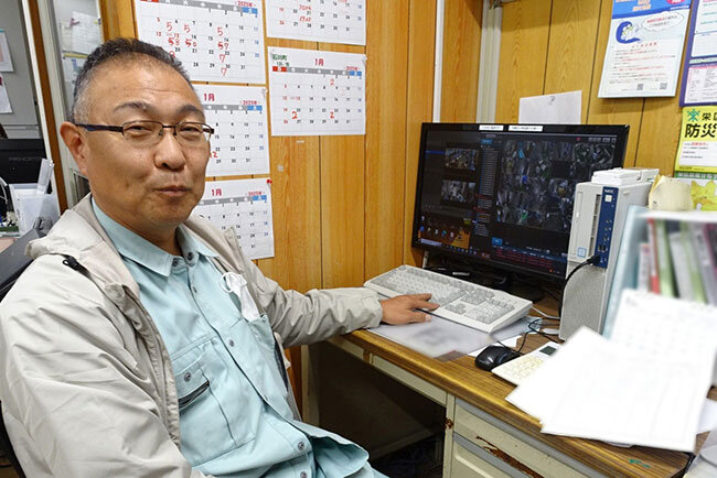 「牛舎は臭いし牛には蹴られるし酪農は好きじゃなかったけれど、親に言われているうちに継ぐつもりになっていた」と話す小野利和社長