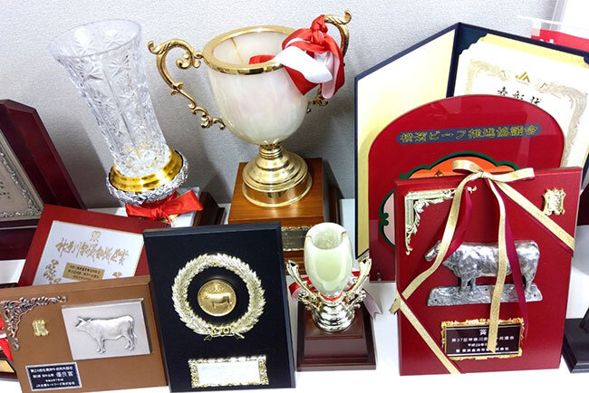 数多くの受賞歴が小野ファームの経営手法と「横濱ビーフ」の認知度を高めている