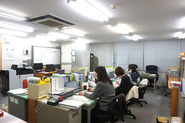 香川県建設労働組合本部のオフィスの様子