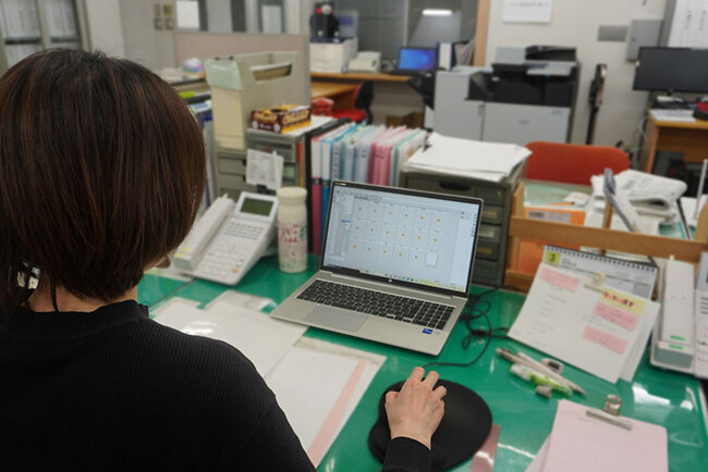 文書管理システムを活用する様子