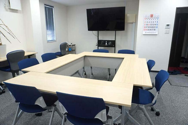 会議や休憩などに活用している多目的ルーム