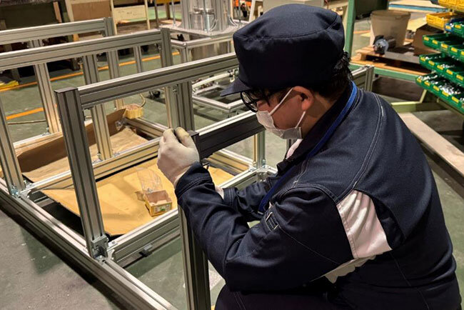 受注したオリジナルの生産設備の設計から生産設備立ち上げまでを社内で完結できる