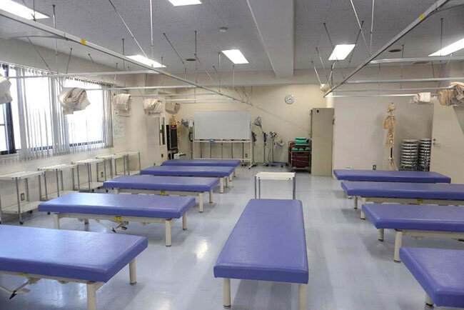 京都仏眼鍼灸理療専門学校の臨床実習室