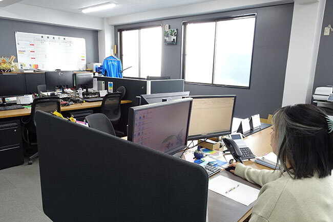 オフィス：勤怠管理システム導入によって業務負担の偏りも一目でわかるようになった