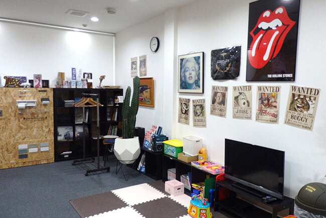 ポップなH-PLANの商談フロア。主力ターゲット層に合わせ「遊び心」を演出している