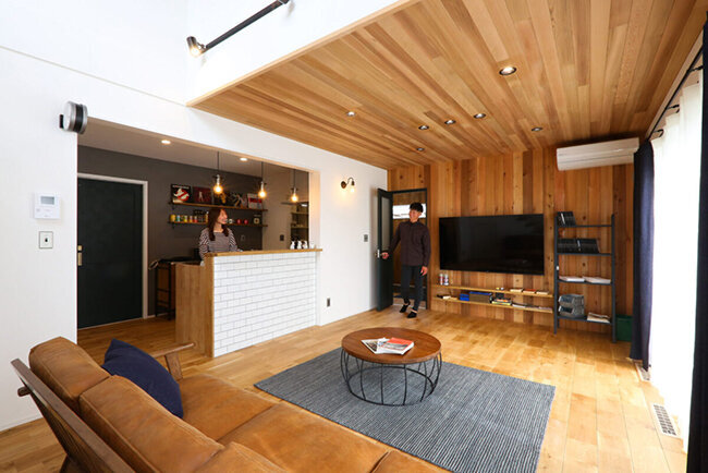 群馬県吉岡町にあるセミオーダー型のオリジナル規格住宅『KIVACO』のモデルハウス内のリビングルーム