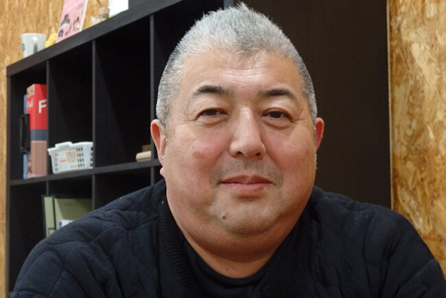 「少人数ゆえに業務の効率化を進めるにはいろいろと電子化していかないと生産性は上がらない」と語る萩原祐司代表取締役