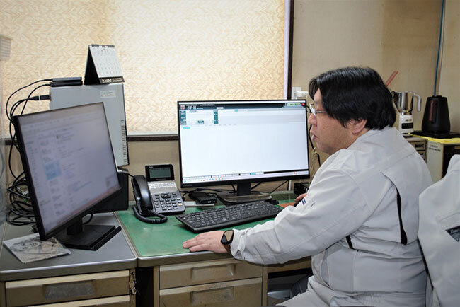 船渡川社長が使用するパソコンなどを一斉に更新し、作業冒頭からの効率化を図った