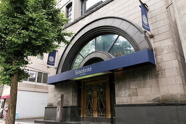 札幌大通公園の近くにある本社ビル