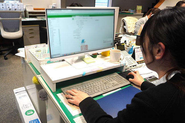 請求書作成システムを活用している様子