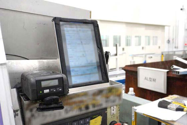 工程管理システムと連動したタブレット端末とラベルプリンター