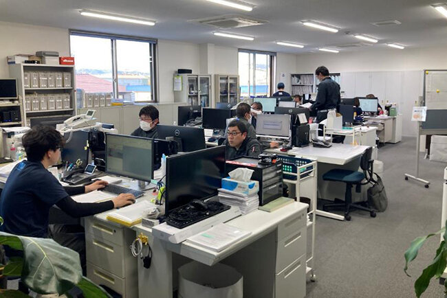 新会社設立時はオフィス機器をそろえるのに苦労した。写真は現在のオフィス