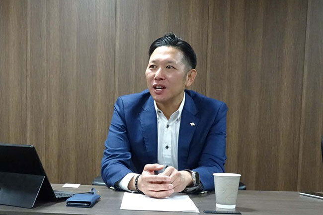 「私が営業本部長になって営業体制を刷新しましたが、若い人を中心に自分でやるしかなくなった」と話す今井伸孝専務