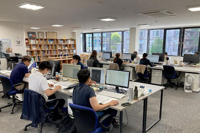 属人的な仕事を排除し業務フローの“見える化”を徹底することで生産性向上を追求する