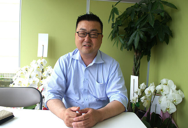 インタビューに応じるはぎわら社会保険労務士法人代表の萩原寿行さん