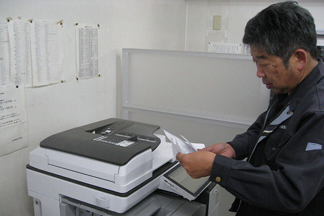 自動紙折り機能が備わった複合機