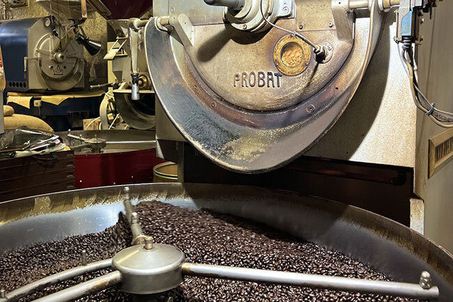 5kg焙煎機～一度に25kgの生コーヒー豆を、じっくり時間をかけて深煎りする