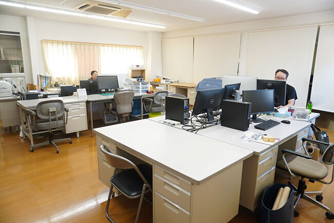 富田組のオフィスの様子