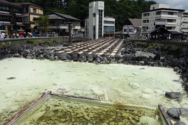 草津温泉の名所「湯畑」