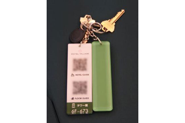 キータグのQRコードを読み取りLINEに友だち登録して、レストランの食事予約ができるようにしている