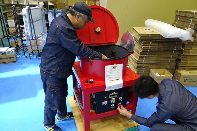 独自開発のラバーキャストマシンは多品種小ロットの製造ニーズに欠かせない