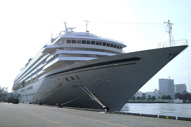 「海洋微生物付着防止装置」は大型タンカーや貨物船のほか豪華客船「飛鳥Ⅱ」にも搭載されている。写真は横浜大さん橋に寄港した飛鳥Ⅱ