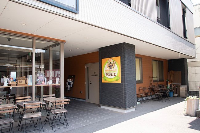 訪問看護ステーションえがとどの入るビルは桐生市中心部のビル1階にある