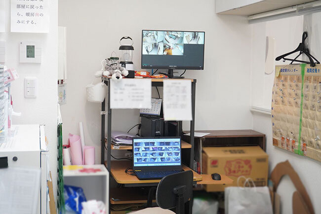 見守りシステムの管理用パソコンを設置しているスタッフルーム