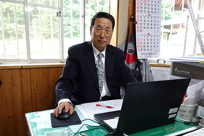 関 正代表取締役社長。市議会議員から温泉経営に転身し、経営改革を推進