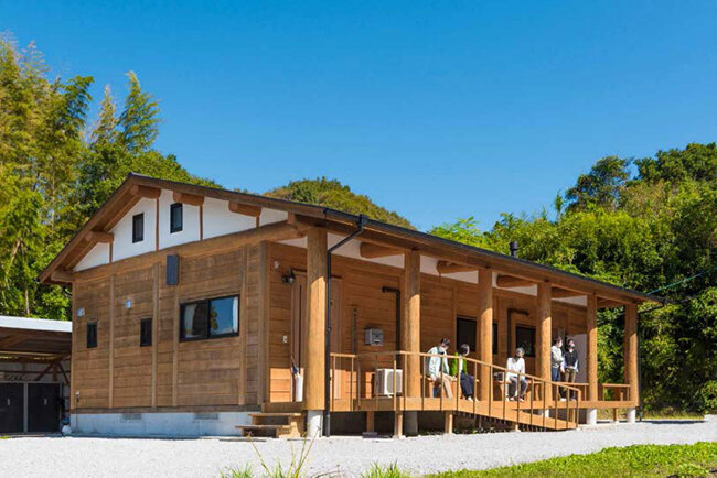 ログハウス風のデザインにしているティーディエスの本社