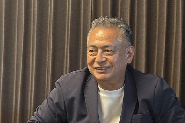 インタビューに応じるトータルライフサポート研究所の宮里啓代表取締役社長