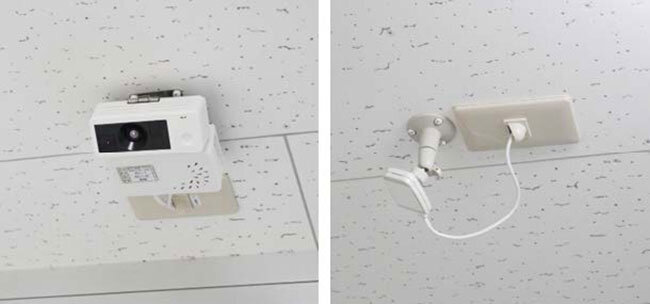 居室の天井に設置している広角赤外線センサー（左）と生体センサー（右）