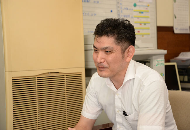 前職を退職し、法人設立後まもなく入社した松岡正樹専務。松岡代表を実務面で長年支えてきた