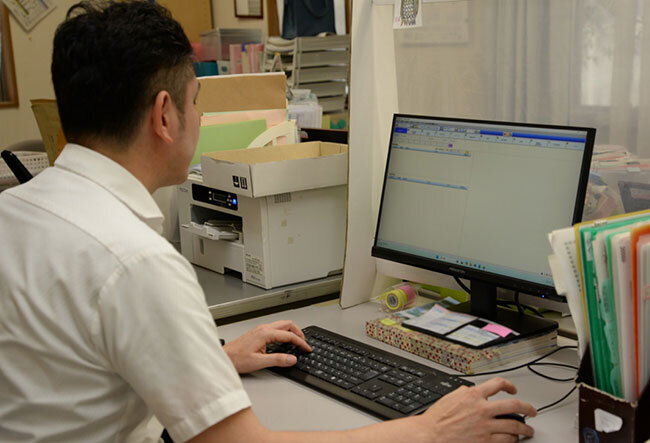 法人設立当初は手作業で行っていた介護報酬請求業務だが、残業や作業負担の過大さから早期に支援システムを導入。現在、残業はほぼなくなったという