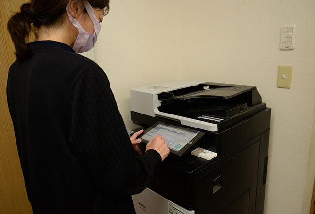 各種書類は複合機でスキャンし、電子データとしてNASに保管される