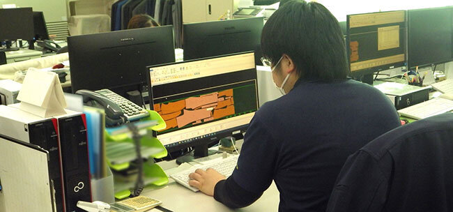 受注データを基に型紙を作成するCAD・設計部門