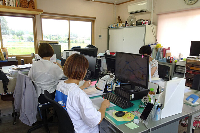 早くから積算システムや施工管理システムを活用し少数精鋭で事業をこなしてきた（オフィス）