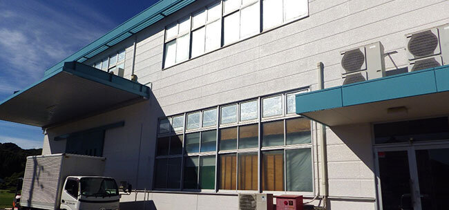 竹鼻電器の本社工場はパナソニックエレクトリックワークス紀南電工の建屋2階にある