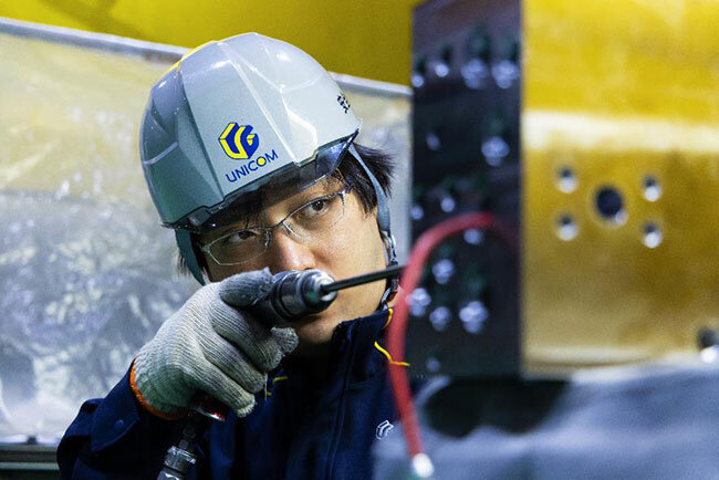 マニホールドブロックを製造する様子