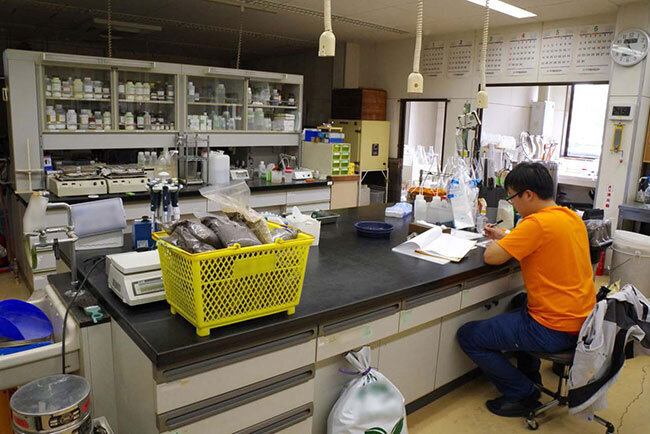 関東農産では研究担当部署を置いて既製品の改良や新製品の開発に取り組んでいる