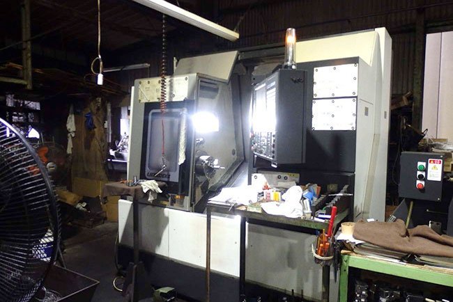 テーブルの大きさ400角のマシニングセンター