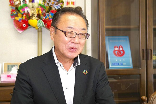 能登半島地震の時に一刻も早い生活道路の復旧に取り組んだことを話す赤川修社長