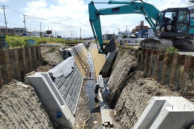 公共工事を多く手がける赤川組が施工した河川工事の模様