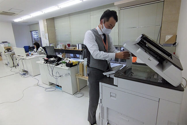 職員は1本のネットワークの中に設けられた仮想回線を使い、高いセキュリティーを確保しながら業務を行っている