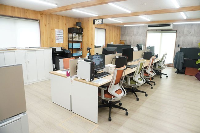 フリーアドレス制を採用している松本美建のオフィス