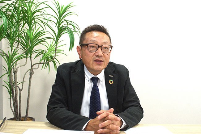 会社の歴史について語る丸山慶之取締役社長