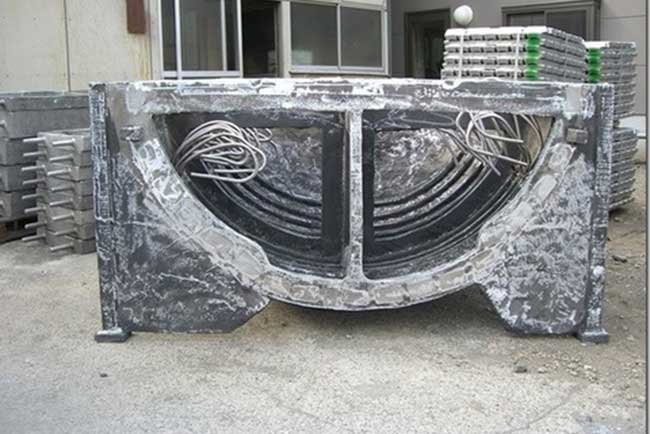 ステンレスパイプを鋳包みした真空成形用金型