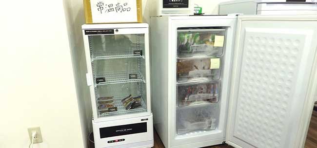 社内コンビニの冷蔵庫と冷凍庫